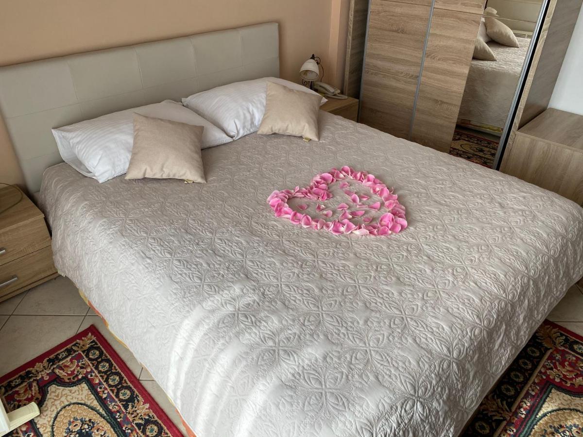Hotel Aurora Пула Экстерьер фото