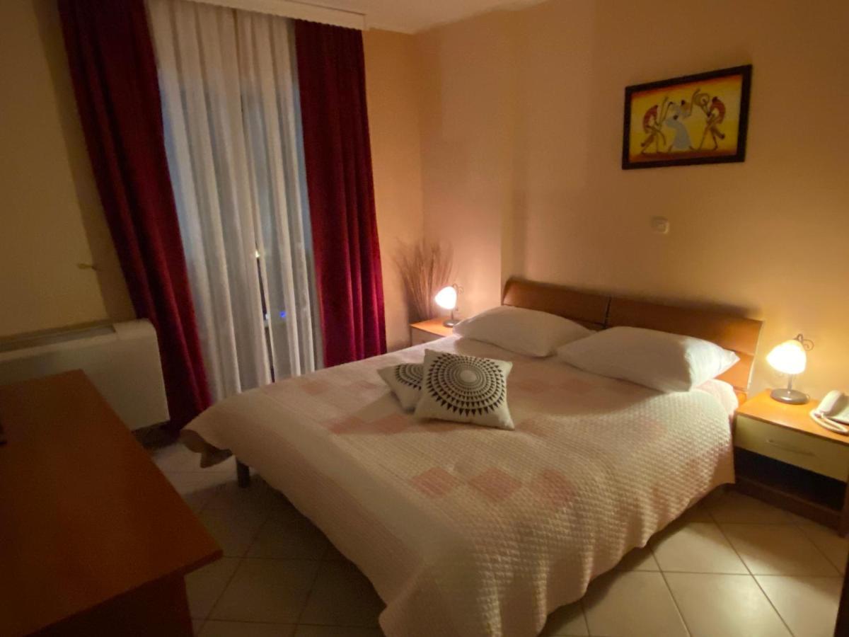 Hotel Aurora Пула Экстерьер фото