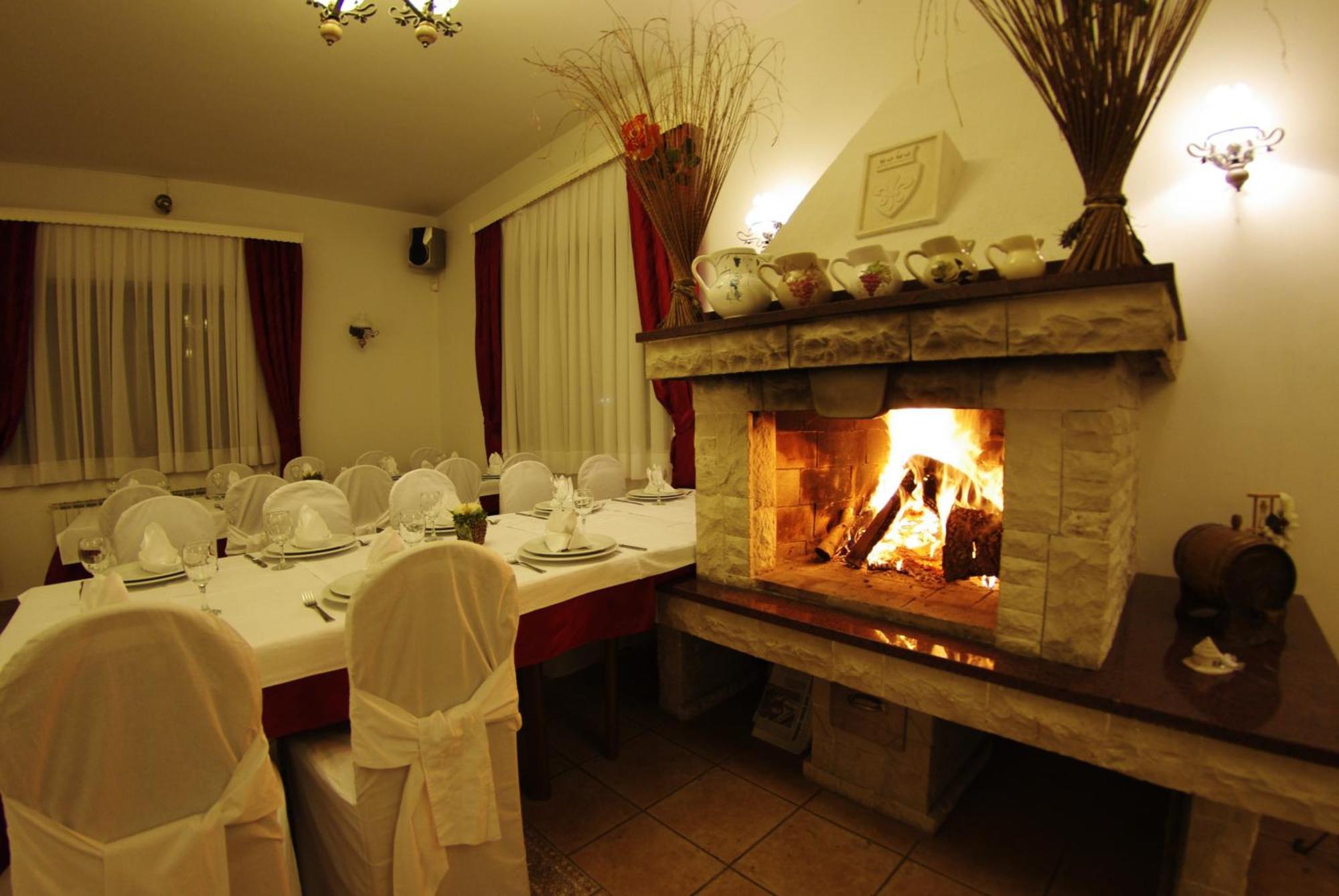 Hotel Aurora Пула Экстерьер фото