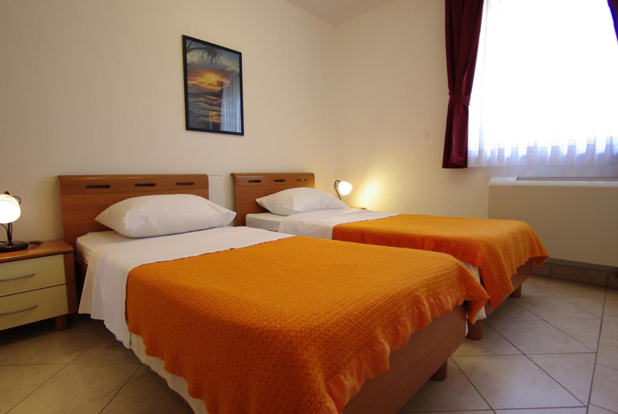 Hotel Aurora Пула Экстерьер фото