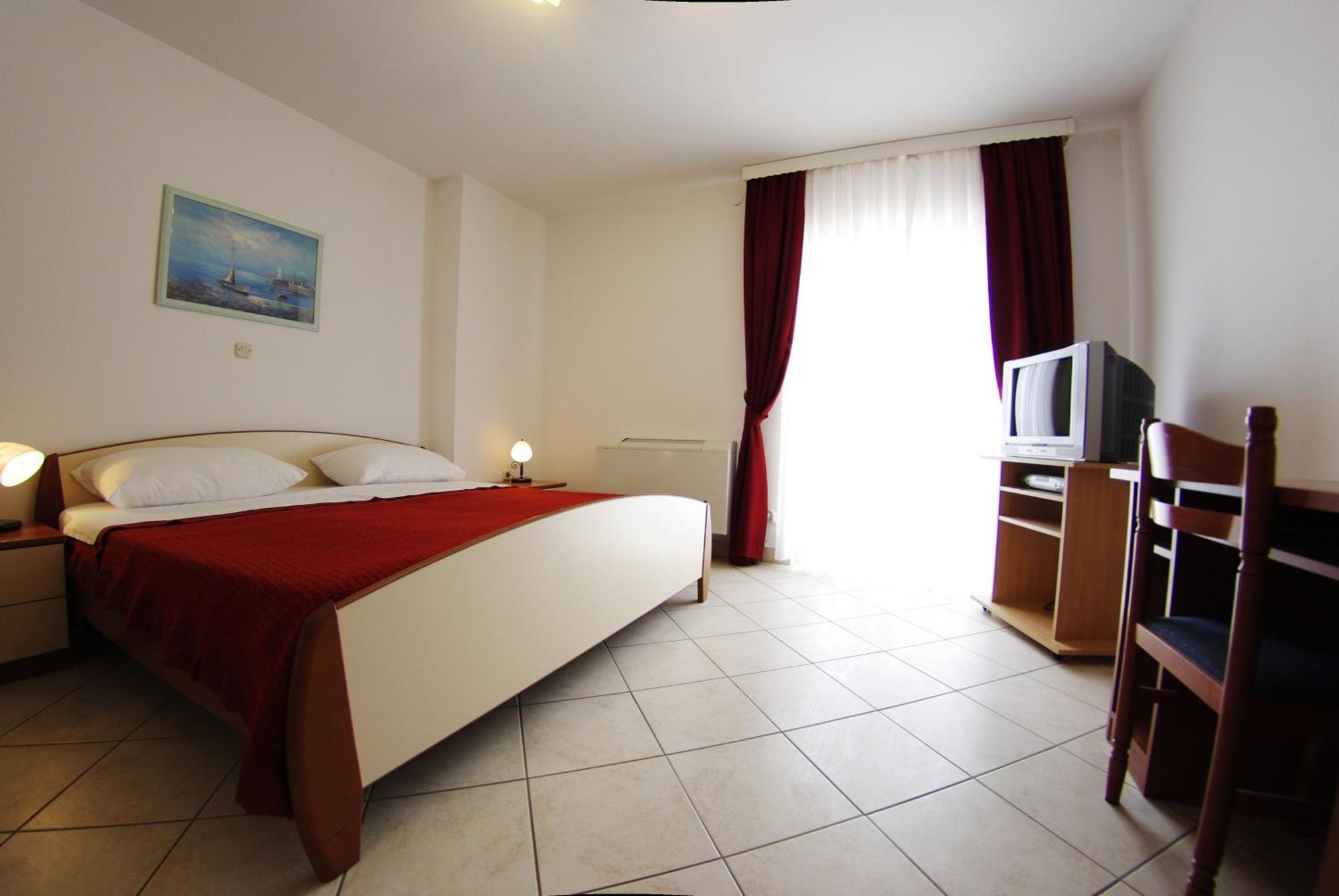 Hotel Aurora Пула Экстерьер фото