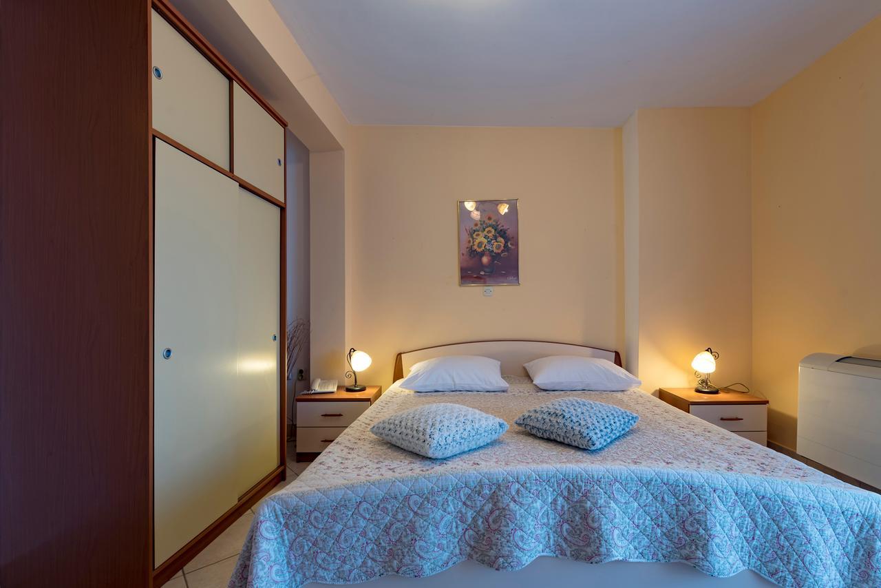Hotel Aurora Пула Экстерьер фото